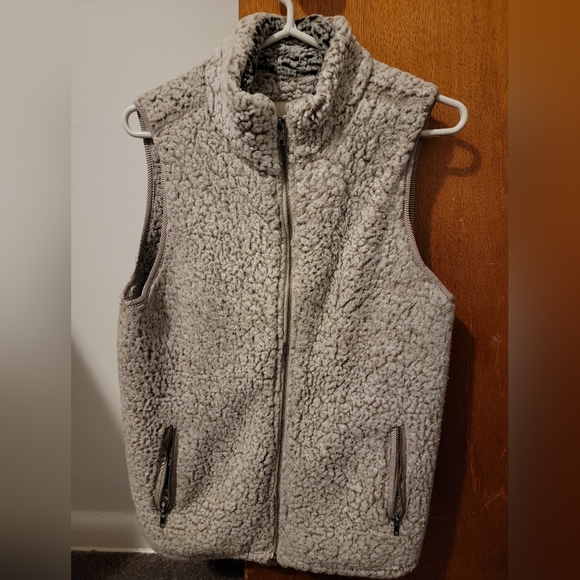 Thread and supply sherpa vest - Picture 1 of 2